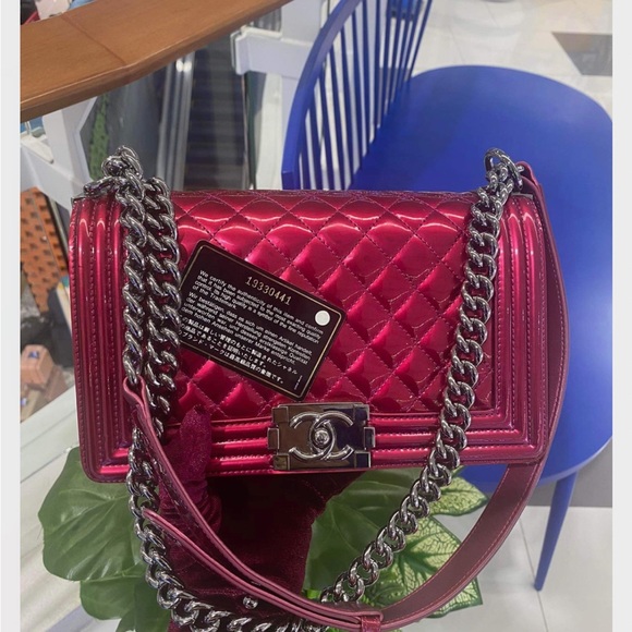 Rare🔥🔥Chanel Metallic Hot Pink Patent Medium Boy Bag - Picture 4 of 16